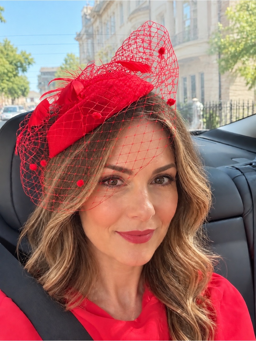 ❤️ Stunning red fascinator / headband with feather and veil ❤️